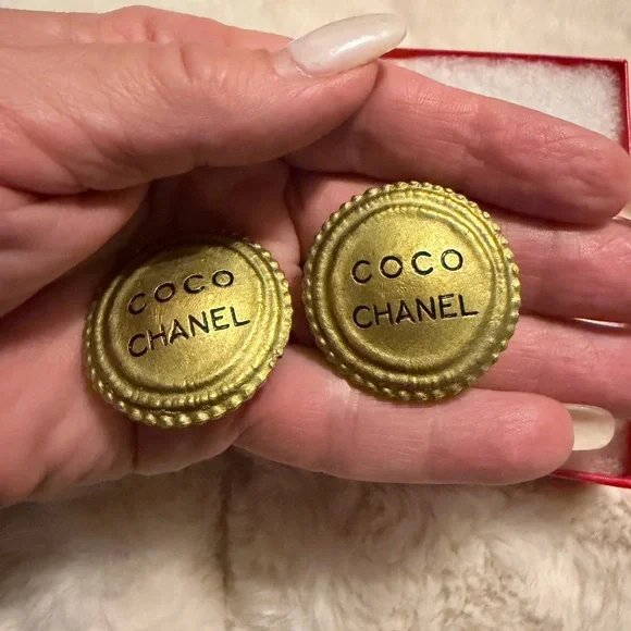 COCO CHANEL logo gold plated clip on earrings 94P - Picture 6 of 6